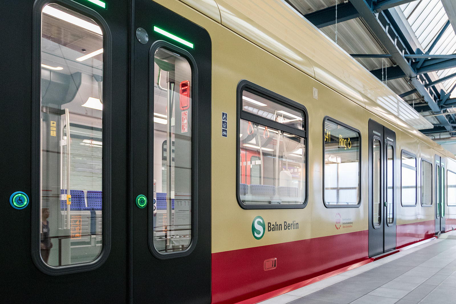 [DE] SBahn Berlin, Stadler and Siemens present the