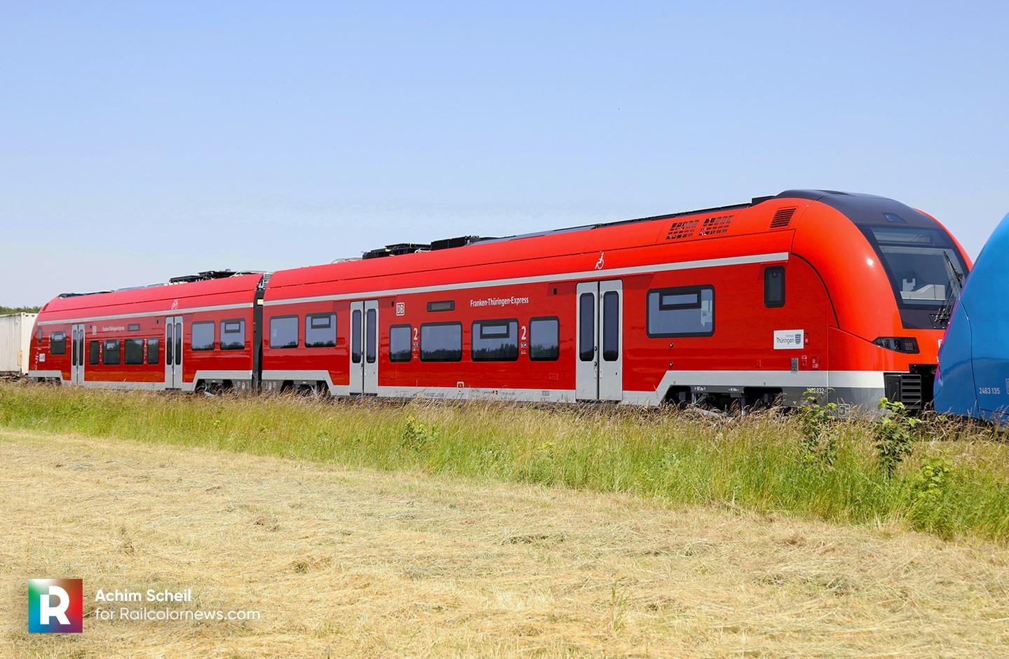 📷 by Achim Scheil 🇩🇪 The real thing: Desiro HC for Franken-Thüringen Express ⬆️ 
‼️Read it now 22% cheaper thanks to code insta22 on all subscriptions, tribute to all of our 22,000 followers‼️
.
.
.
.
#siemens #siemens_mobility #siemensdesiro #desirohc #siemensdesiroHC #DB #DeutscheBahn #EMU #electricmultipleunit #eisenbahnfotografie #railwayphotography #railcolornews #railcolor #WegbergWildenrath #instatrain #trainstagram #trains #railways #BahnlandBayern #FrankenThuringenExpress #SiemensKrefeld #FreistaatThüringen #FrankenThüringenExpress
