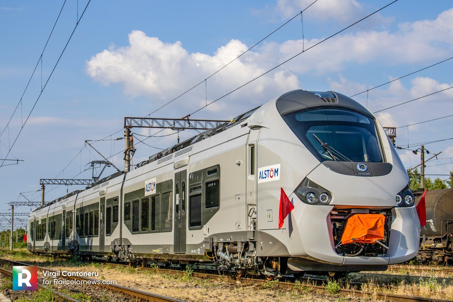 📷 by Virgil Cantoneru 🇷🇴 The Hybrid Coradia Polyvalent re-emerges in Romania ⬆️ See the gallery on RailcolorNews.com 👍
.
.
.
.
.
#Alstom #CoradiaPolyvalent #AlstomCoradiaPolyvalent #CFR #Hybrid #CFRinfrastrure #CoradiaPolyvalenthybrid #trenuri #CăileFerateRomâne #Railways #Railways_of_Romania #railwayphotography #railcolornews #passengertrain #unit #EMU #romaniantrains #instarailway #instatrain #railways_of_our_world #train #feroviar