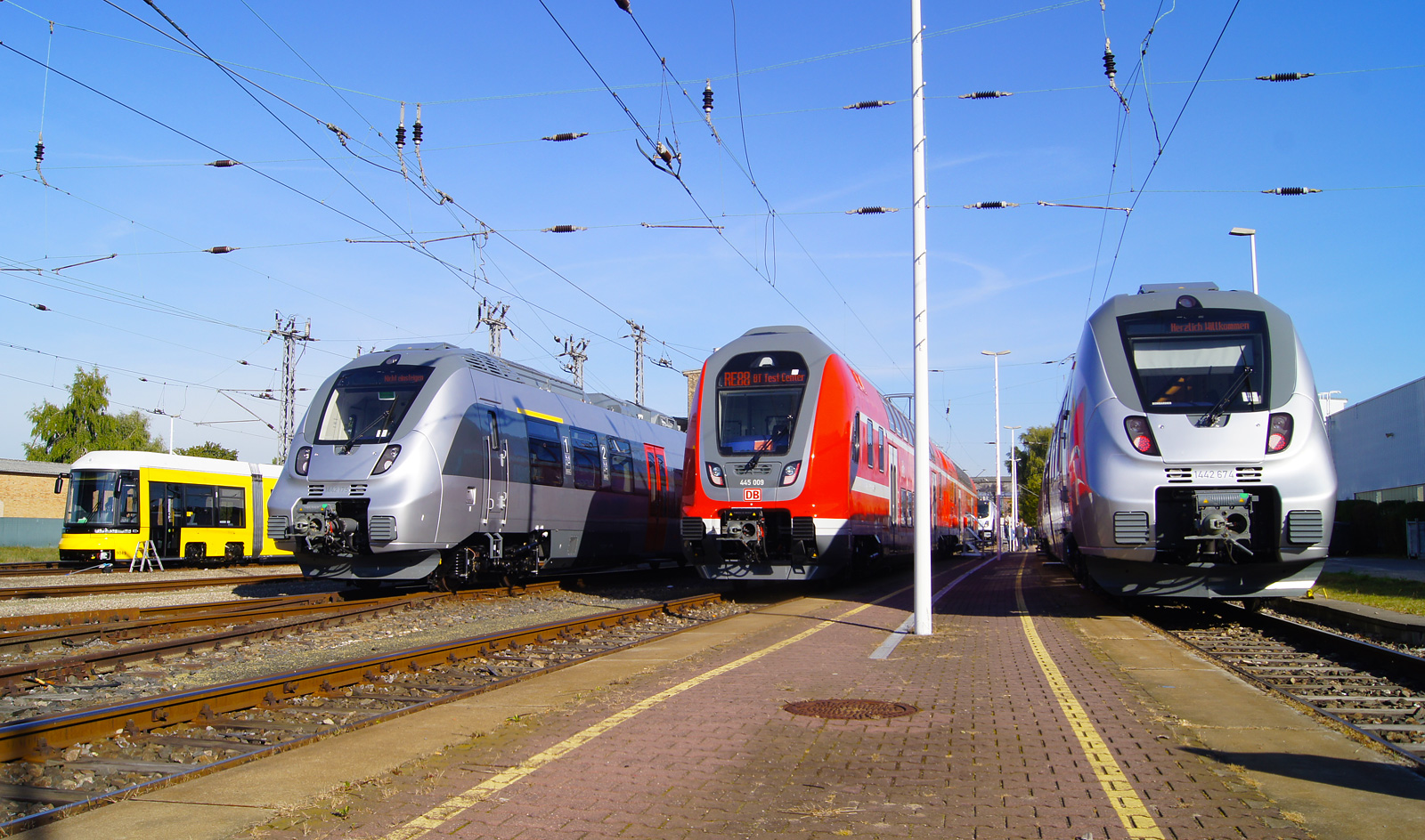 Bombarder line-up: Flexity Berlin - Abellio Talent2 - DB Regio Twindexx Vario - Abellio Talent2